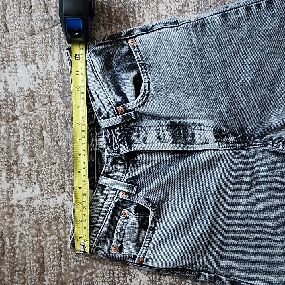 Levi's Ribcage Straight In Gray Color - Picture 5 of 7